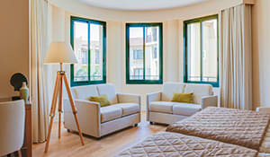 /content/rooms/JuniorSuiteHotelPortaventura/hotel-portaventura-habitacion-junior-suite-03