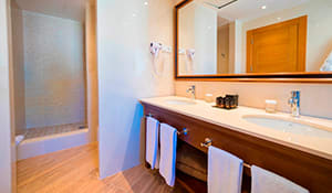 /content/rooms/JuniorSuiteHotelPortaventura/hotel-portaventura-habitacion-junior-suite-01