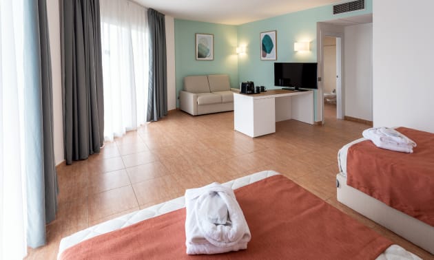 /content/rooms/JuniorSuiteHotelPortaventura/hotel-portaventura-habitacion-junior-suite-03 /content/rooms/JuniorSuiteHotelPortaventura/hotel-portaventura-habitacion-junior-suite-03