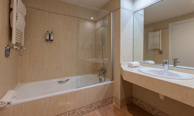 /content/rooms/StandardHotelCaribe/hotel-caribe-habitacion-standard-03 /content/rooms/StandardHotelCaribe/hotel-caribe-habitacion-standard-03