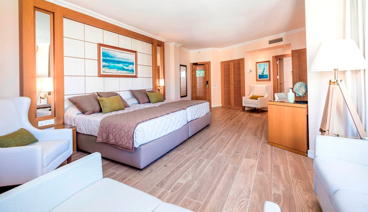 /content/rooms/JuniorSuiteHotelPortaventura/hotel-portaventura-habitacion-junior-suite-05