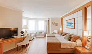 /content/rooms/JuniorSuiteHotelPortaventura/hotel-portaventura-habitacion-junior-suite-04